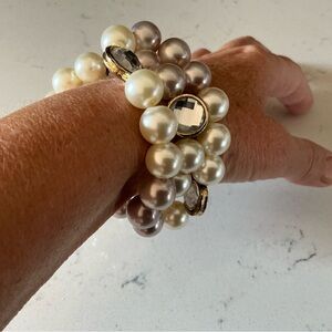 White and purple pearl bracelet with rhinestones and gold based metal